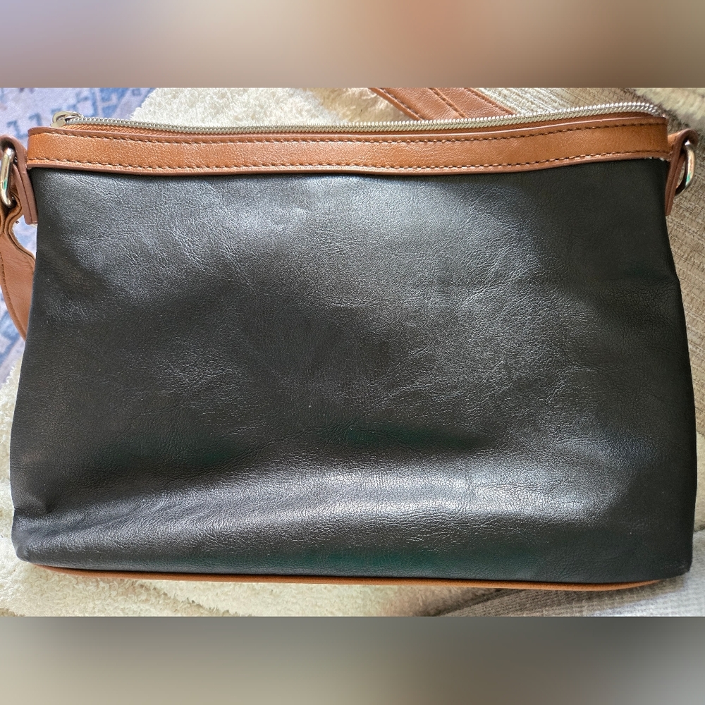 Relic Women's Tan and Black Crossbody Bag Casual - Picture 8 of 9